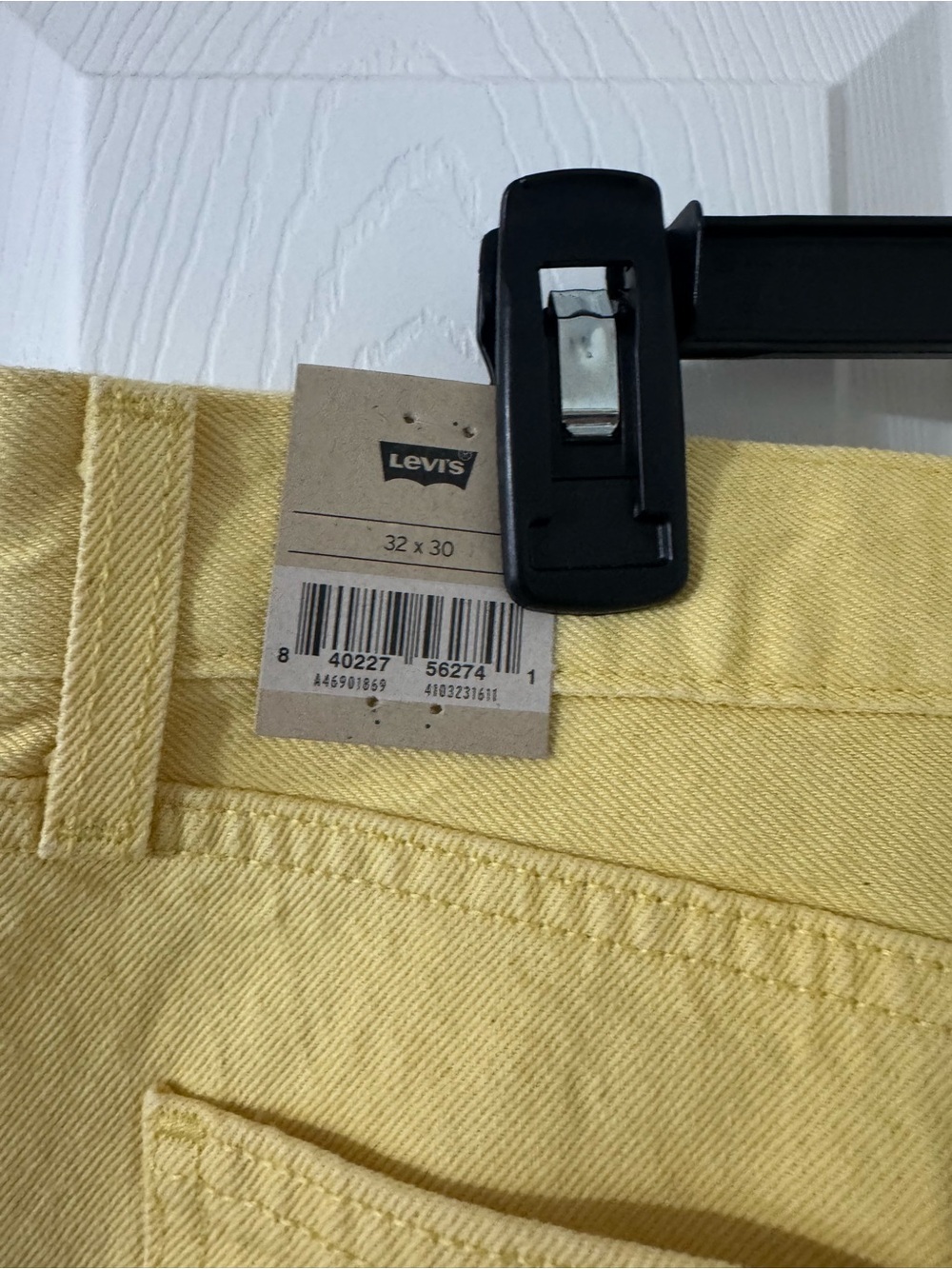 Levi's Straight Jeans in Pastel Yellow - Picture 6 of 6